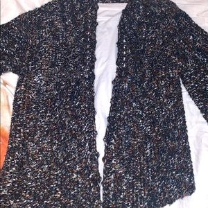 Short sleeve brown yarn sweater.
